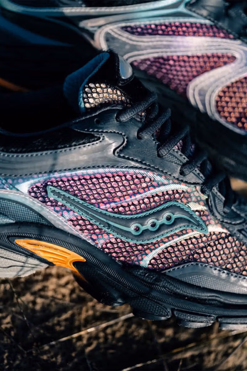 Tara Hawk tongue, laces and pink-purple side mesh detail