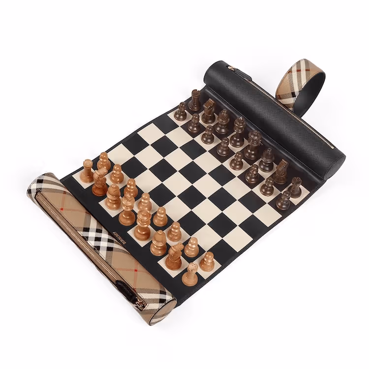 Burberry與Smythson捲式西洋棋盤及棋子