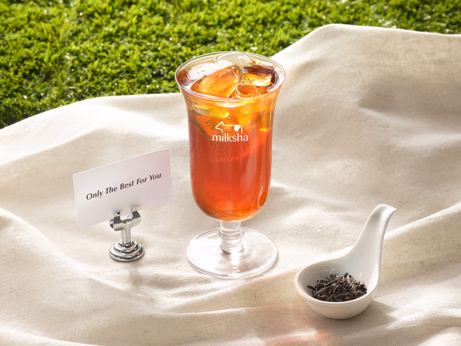 Nabei Black Tea publicity image, with brewed tea beside dry leaves.