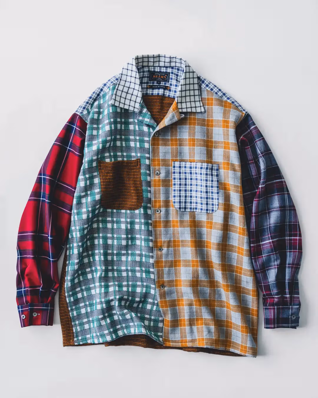 CRAZY SHIRTの公式商品写真。前身頃、袖、襟、ポケットに異なる大きさのチェックを配置。
