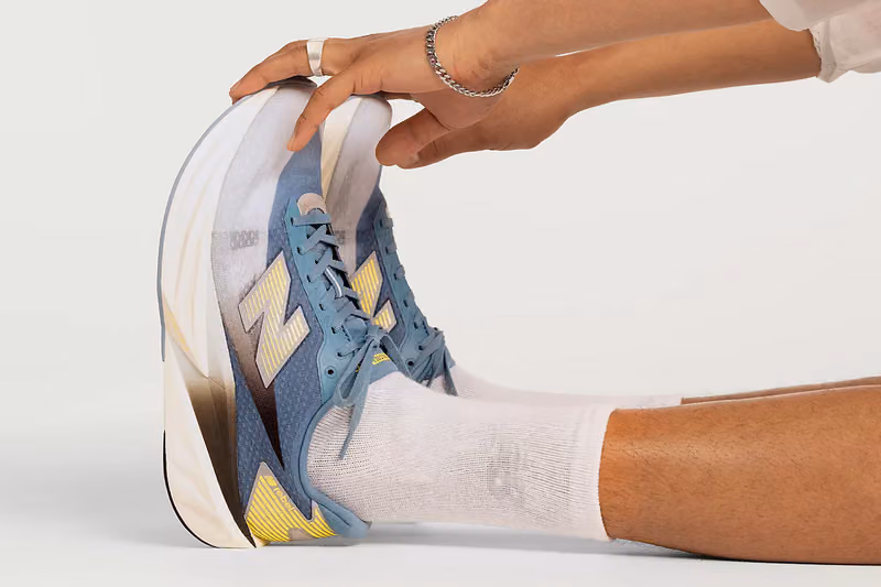 New Balance「Night Lights Pack」:從最亮到最暗,四雙鞋玩一場城市燈光實驗