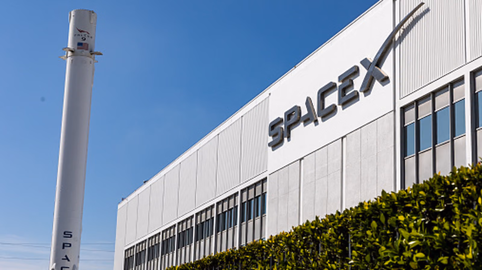 Falcon 9殘骸撞月無人目擊，韓國衛星意外拍下前後現場對比